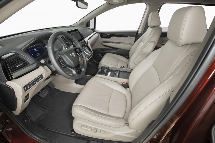 Интерьер Honda Odyssey 2017 года  (фото 92 из 160)